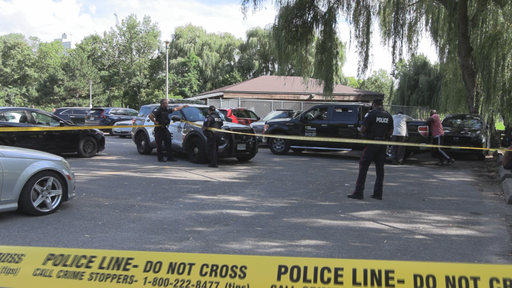 Shooting victim who walked into Toronto hospital in serious condition [Video]