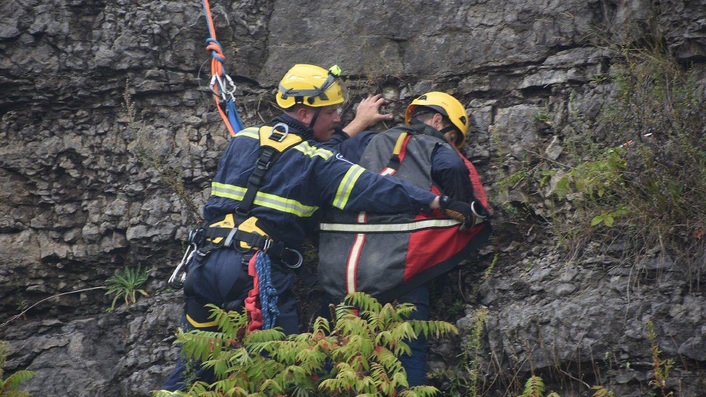 Ottawa resident stuck on a cliff rescued near Alexandra Bridge, firefighters say [Video]