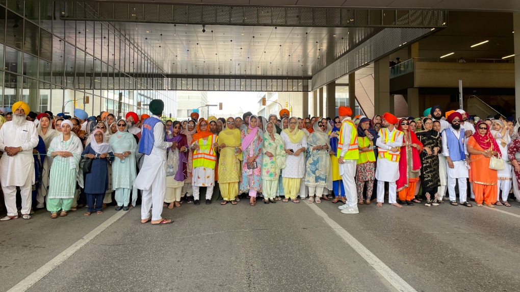 Thousands march through downtown Winnipeg for annual Sikh celebration Nagar Kirtan [Video]