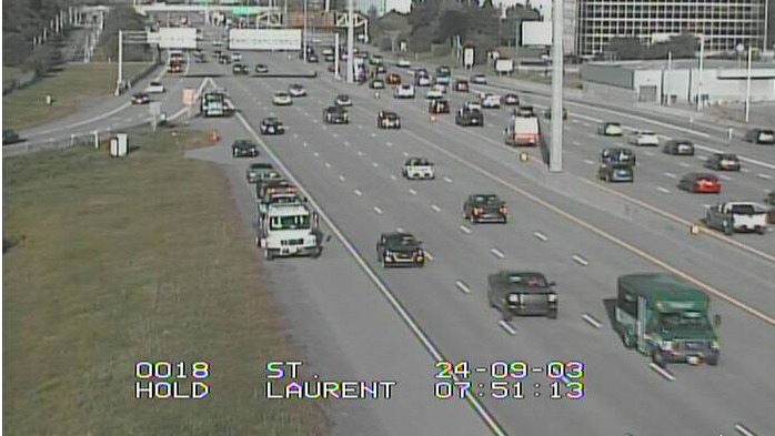 Hwy. 417 in Ottawa: Vehicles hit large rocks from a dump truck Tuesday morning [Video]