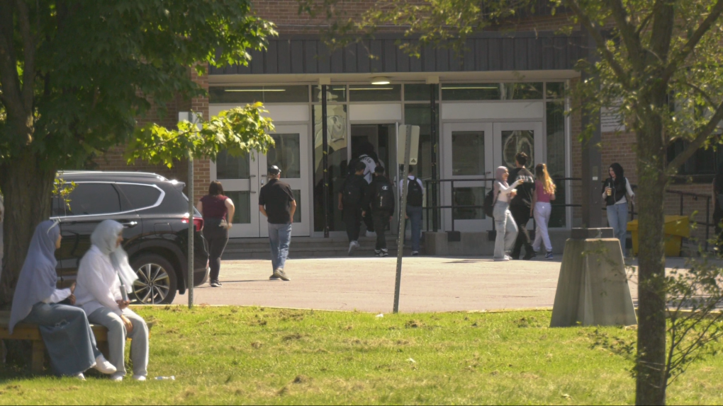 Ottawa students head back to school with new rules for cellphone use [Video]