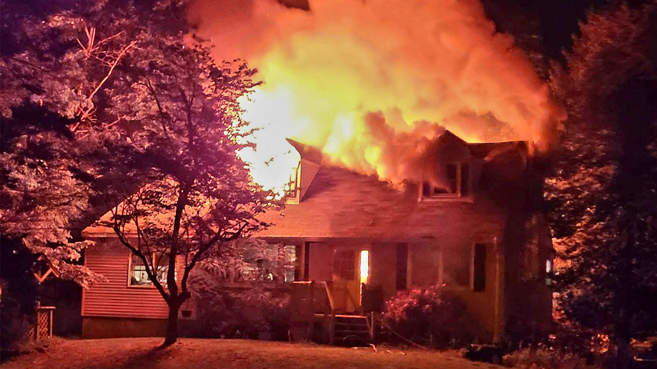 New Jersey man allegedly set home of girlfriend’s parents on fire as she was still inside after argument [Video]