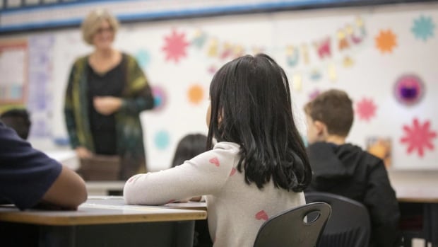 Low literacy rates in Canada prompt reading curriculum changes [Video]