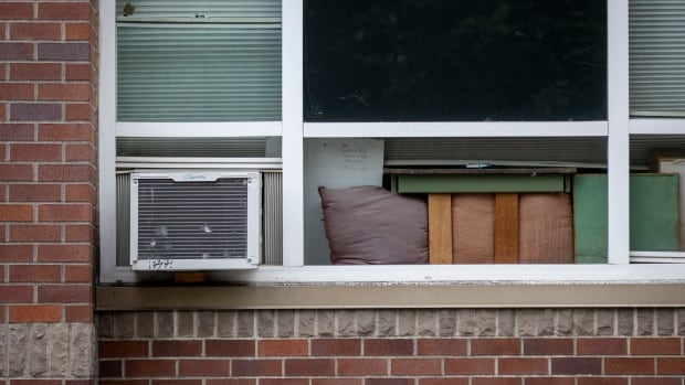 New maximum temperature bylaw should include all London rental units, tenant advocates say [Video]