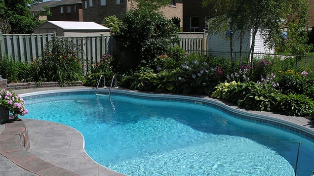 4-year-old drowns in Longueuil residential pool [Video]