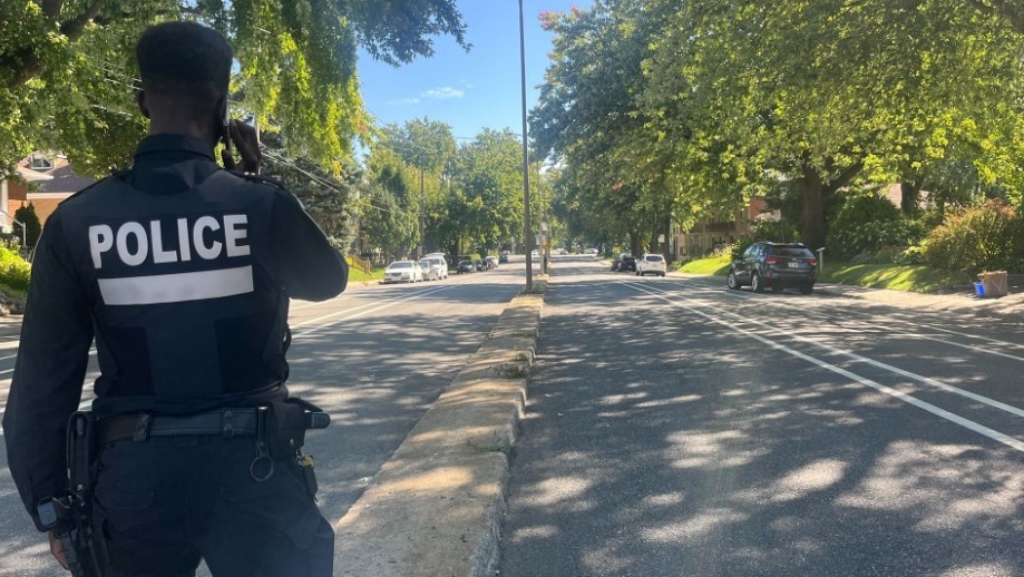 Child, grandfather injured after being hit by car in Montreal’s east end [Video]