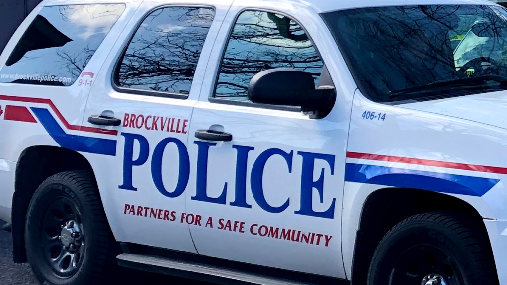 Driver facing impaired driving charges after following ambulance in Brockville, Ont., police say [Video]