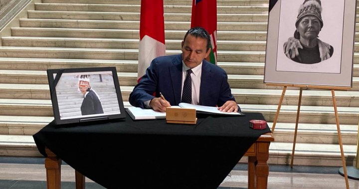 Manitobans can pay respects to late grand chief Merrick at legislature Wednesday – Winnipeg [Video]