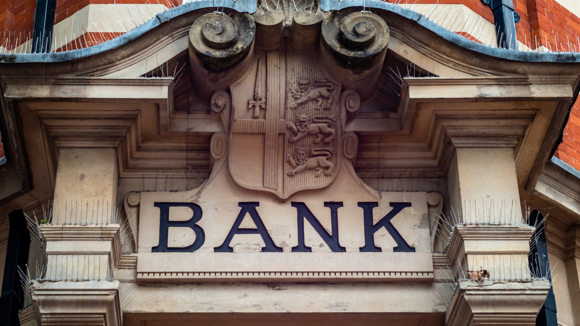 Major high street banks to close 55 more branches for good – full list of locations [Video]