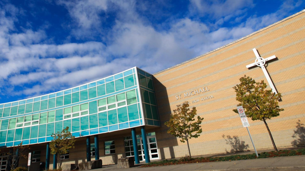 Lockdown prompted by ‘threatening message’ at eastern Ontario high school lifted, OPP continues to investigate [Video]