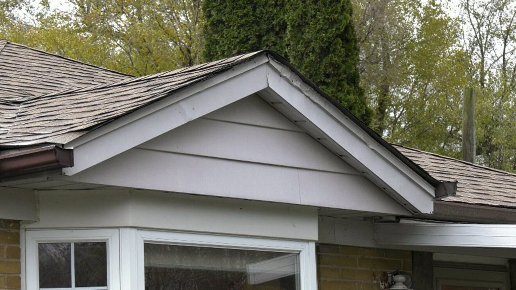 Ontario woman fears home will collapse after roofing scam [Video]