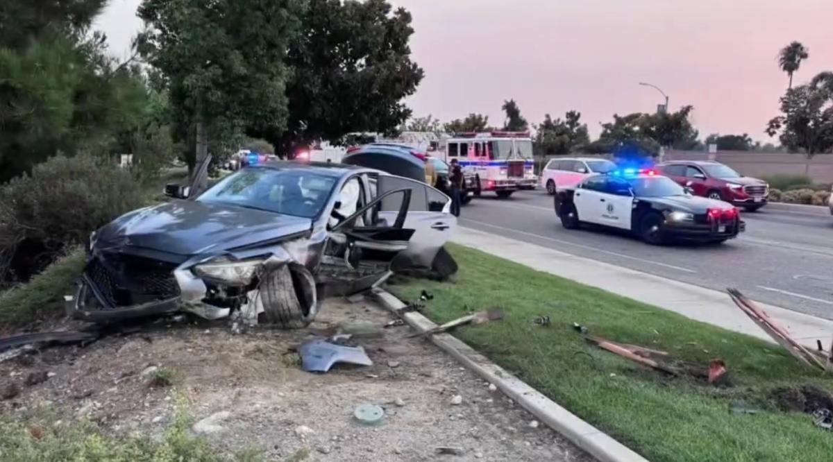 IE armed robbery suspects taken in custody after pursuit crash, foot chase [Video]