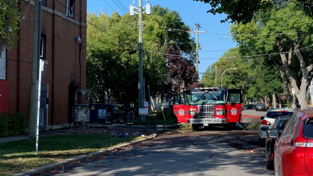 Two people in critical condition after north Winnipeg fire [Video]