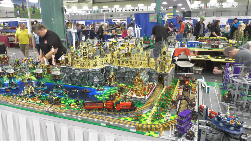 Model train show takes over Millennium Place [Video]