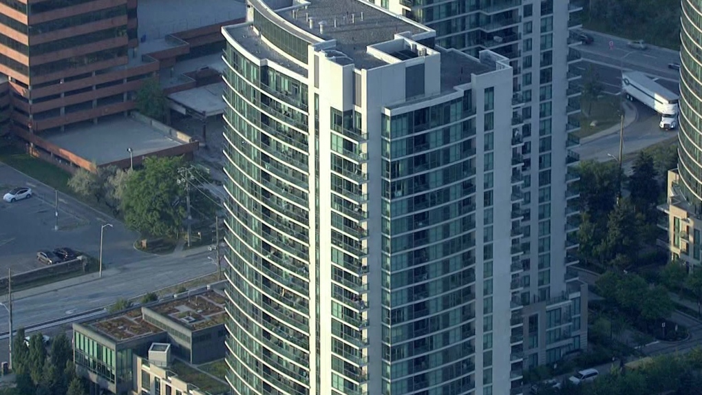 Man falls from Toronto balcony, dies after interaction with police: SIU [Video]