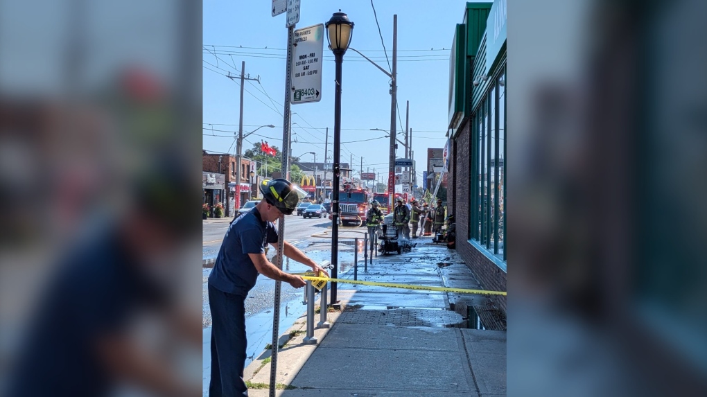 No one hurt after e-bike catches fire, explodes outside east Toronto supermarket [Video]