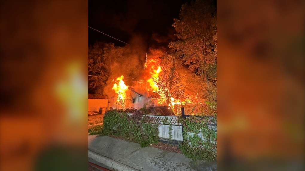 Garage fire reported south of downtown [Video]