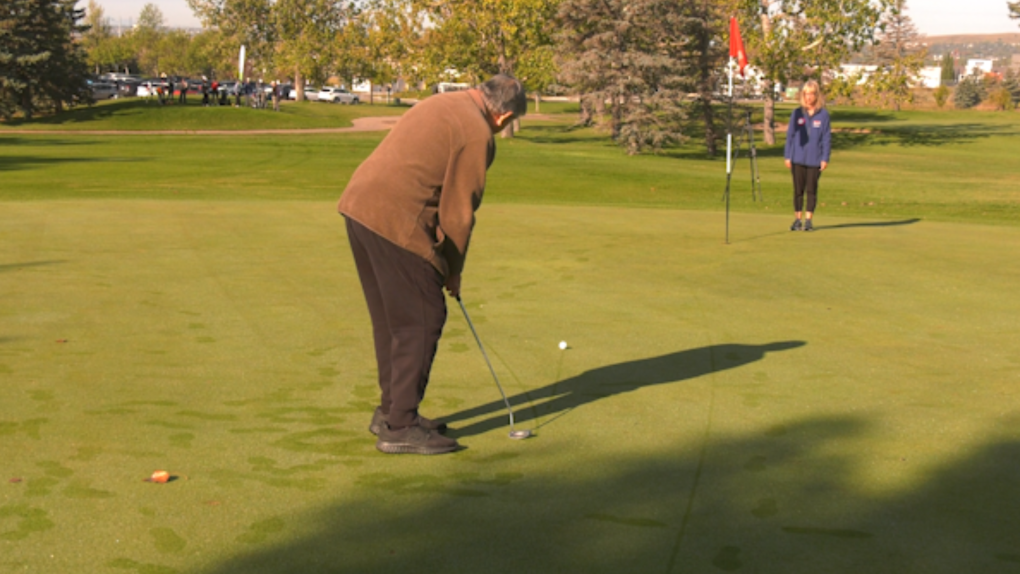 Fore the love of golf, those with dementia return to the links [Video]