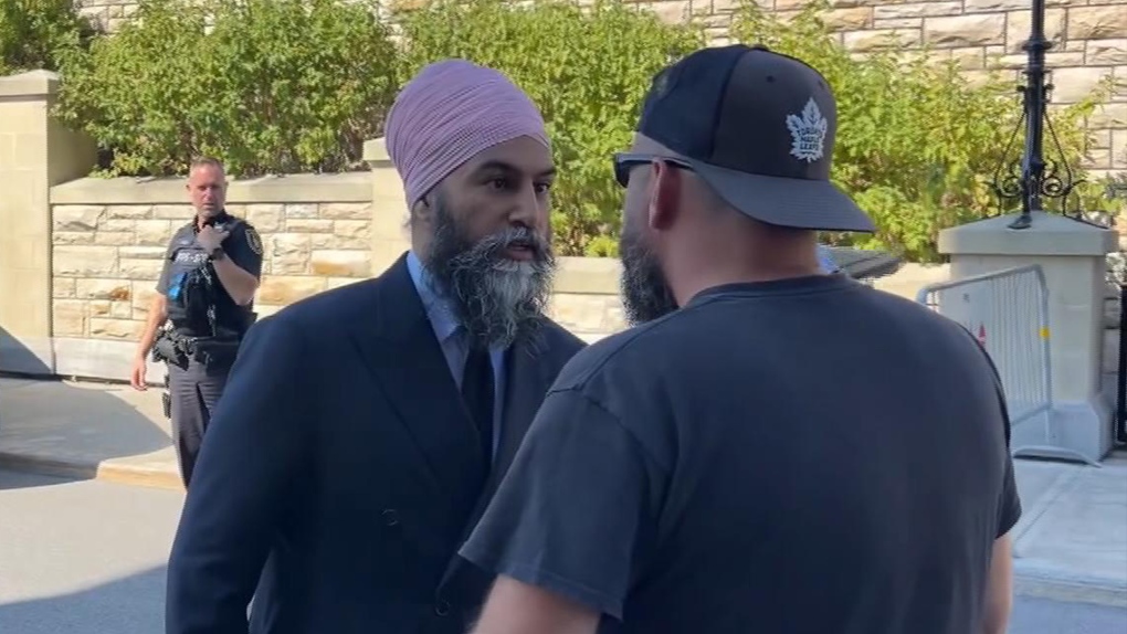 Jagmeet Singh confronts heckling protester on Parliament Hill [Video]