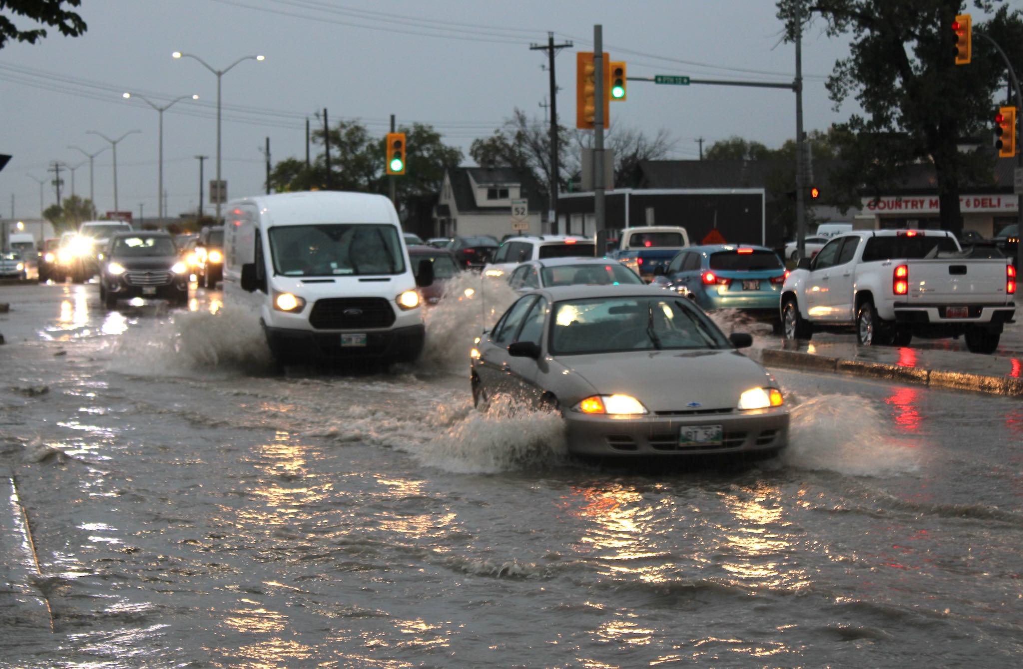 Storms knock out power, bring flooding to southern Manitoba  Winnipeg Free Press [Video]