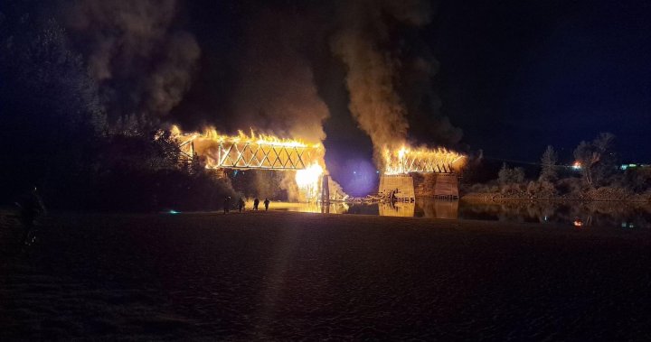 Historic Red Bridge in Kamloops destroyed by fire [Video]