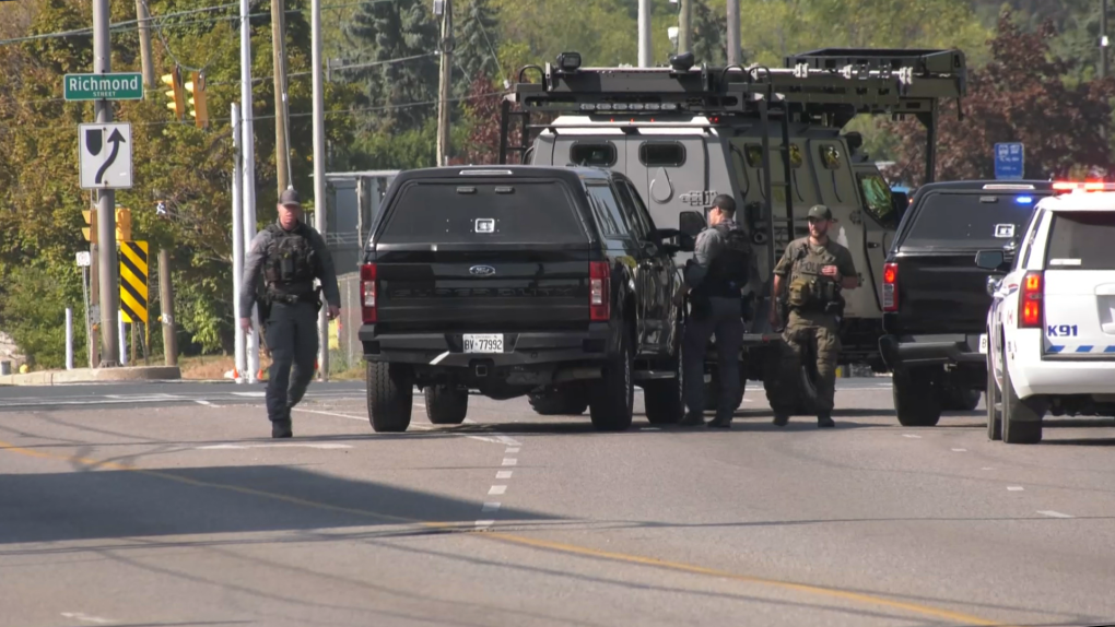 Heavy police presence in downtown London [Video]