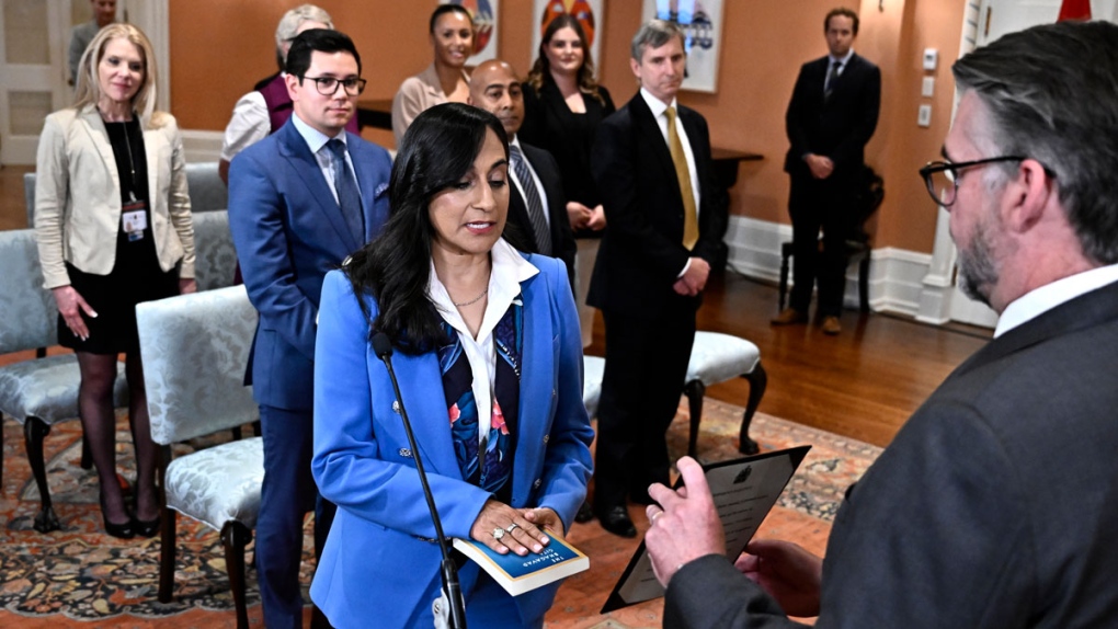 Justin Trudeau gives Anita Anand new duties, as Pablo Rodriguez quits [Video]