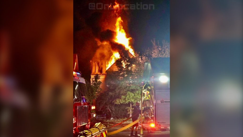 Wyandotte Street East fire at vacant building [Video]