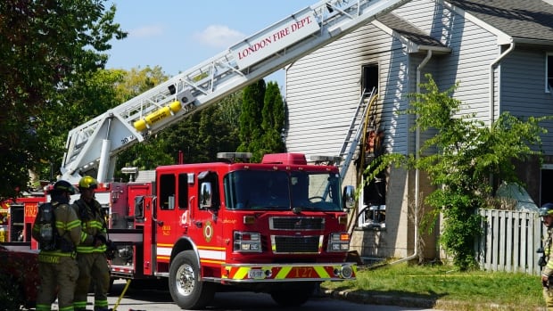 One person dead after townhouse fire in east London Thursday morning [Video]