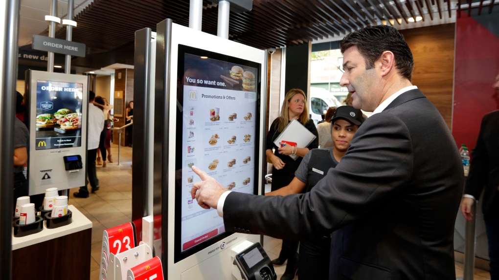 McDonald’s touchscreen kiosks add more work, not less for employees, analysis finds [Video]