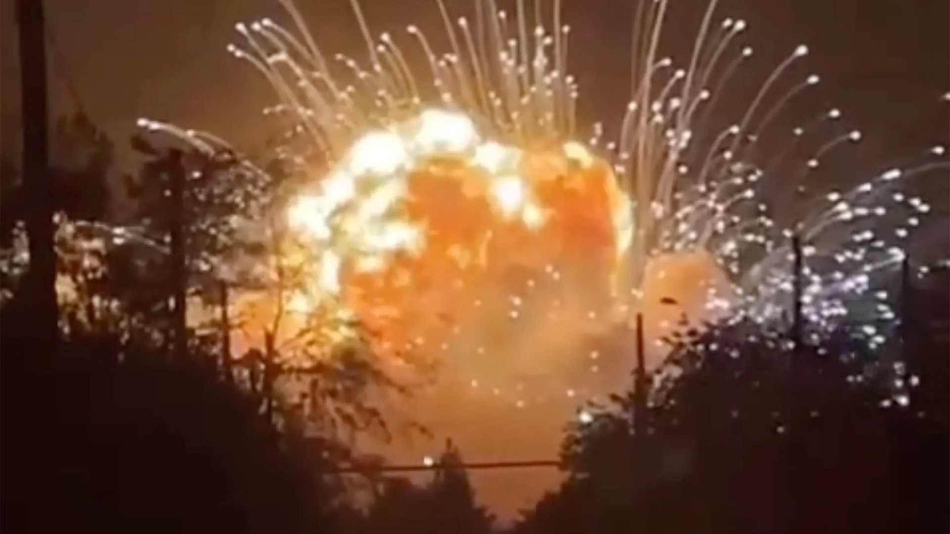 Moment apocalyptic blast rips through Putin’s ammo dump ‘storing weapons from North Korea’ sparking mushroom cloud [Video]