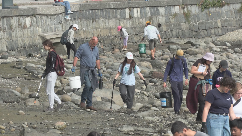 Volunteers clean up shoreline trash in Stanley Park [Video]