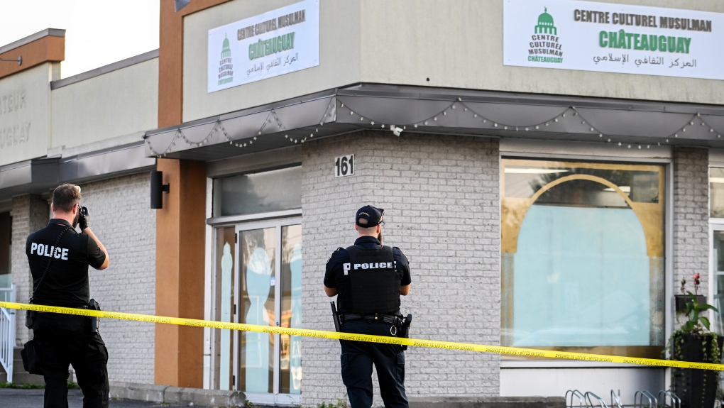 Man armed with knife arrested at Montreal-area mosque; 3 people injured [Video]