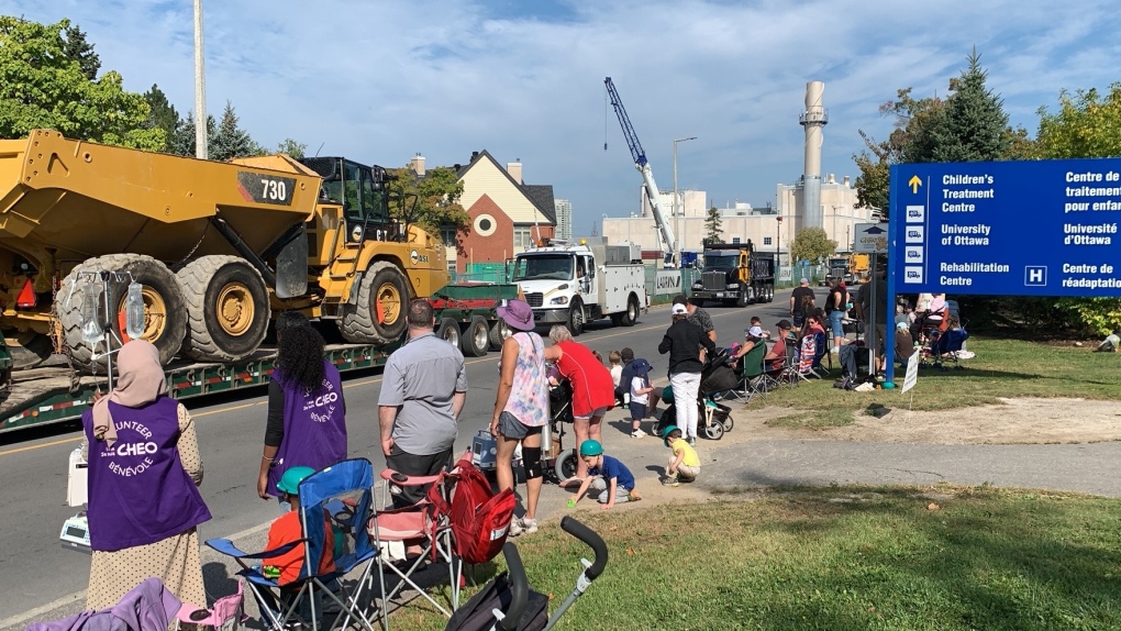 Construction Parade for CHEO: Big rigs bring big smiles [Video]