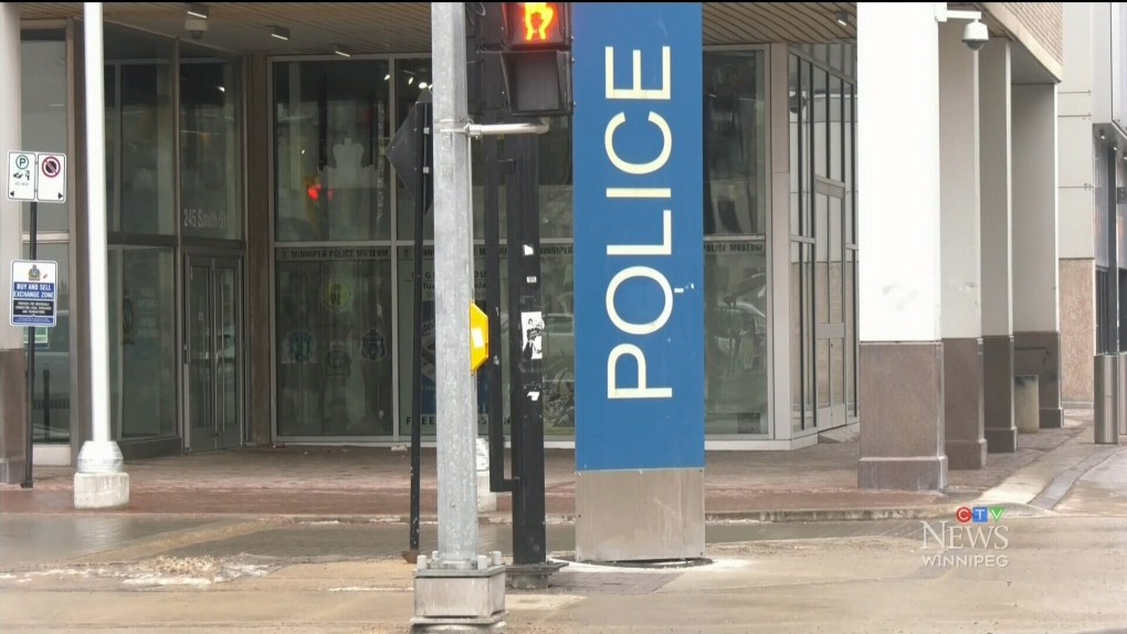 Winnipeg police arrest man walking downtown with loaded gun [Video]