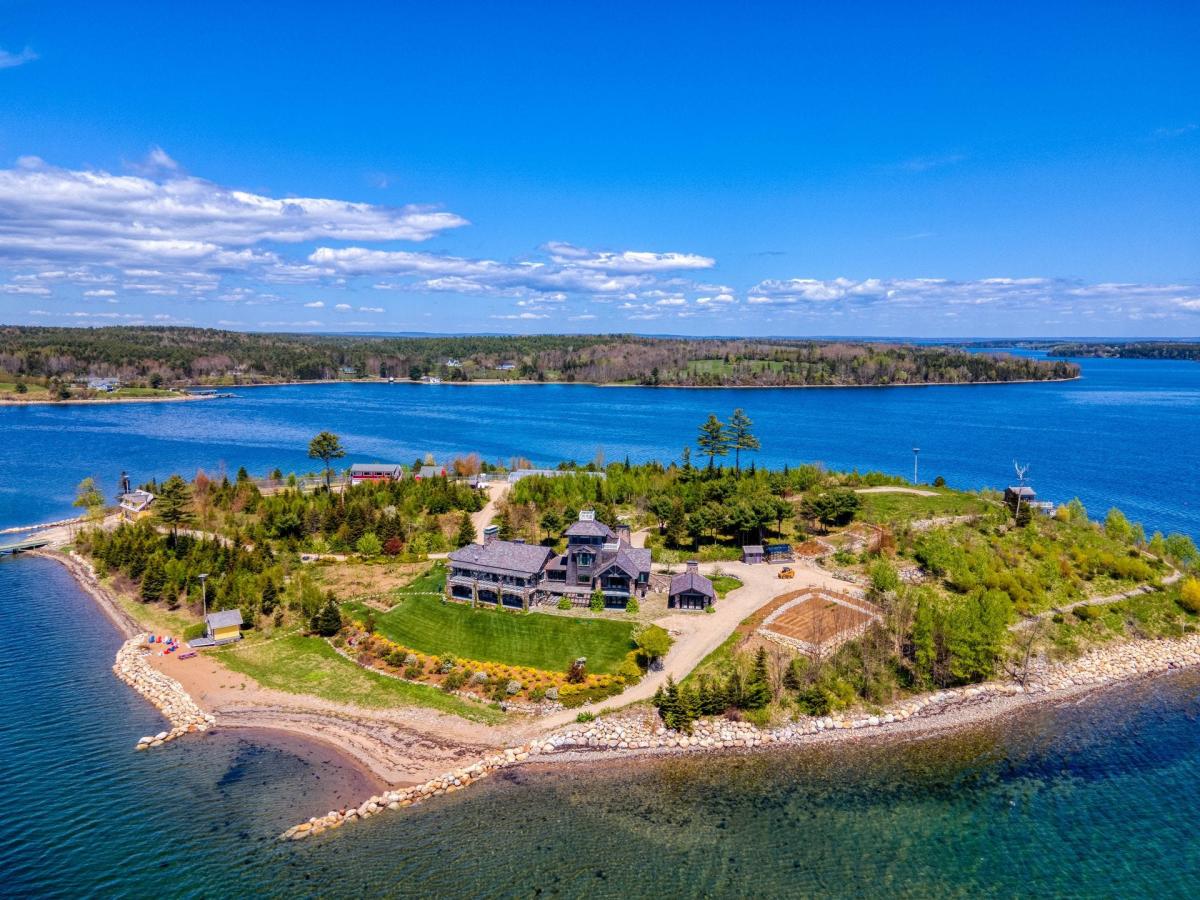 A self-sustaining private island in Canada that can only be reached by boat or helicopter is for sale [Video]