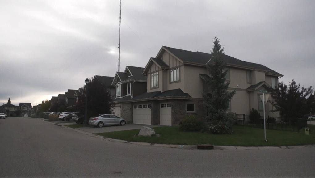 Calgary fire crews put down fire, stabilize garage early Sunday morning [Video]