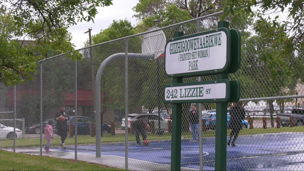 Giizhigooweyaabikwe Park opens in Winnipeg Centennial neighbourhood [Video]