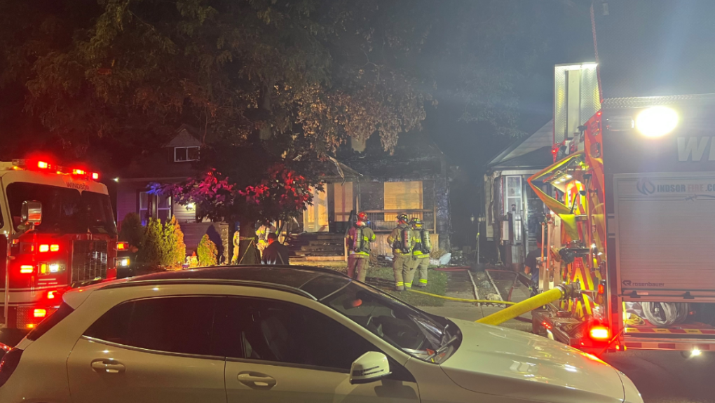 Firefighters respond to early morning blaze in Windsor [Video]