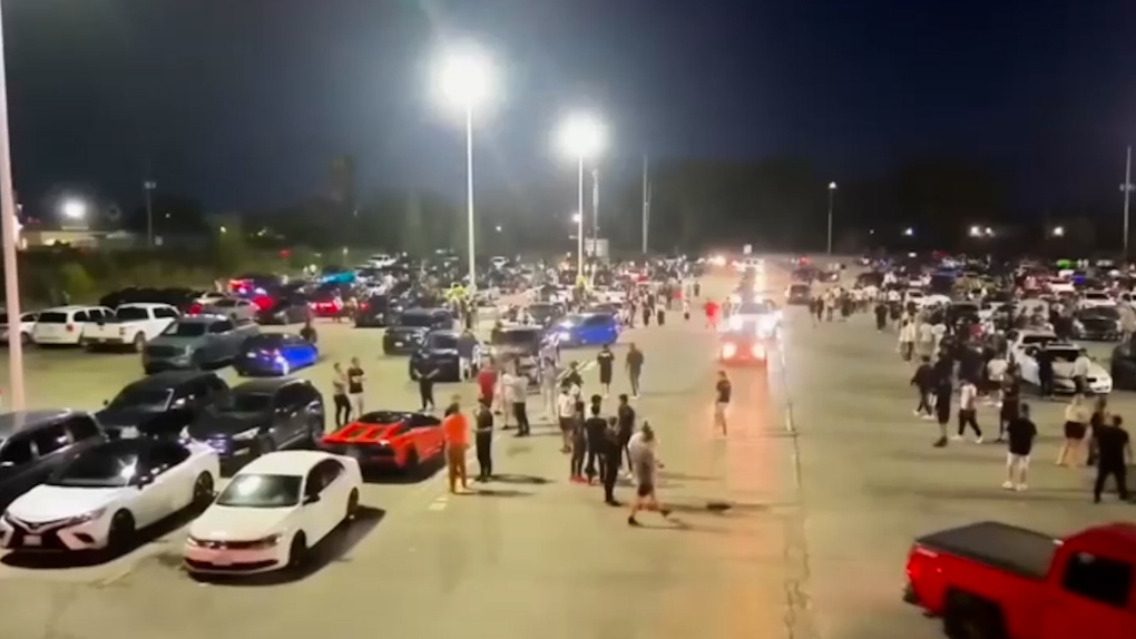 Hundreds gather for illegal car meet in south London [Video]