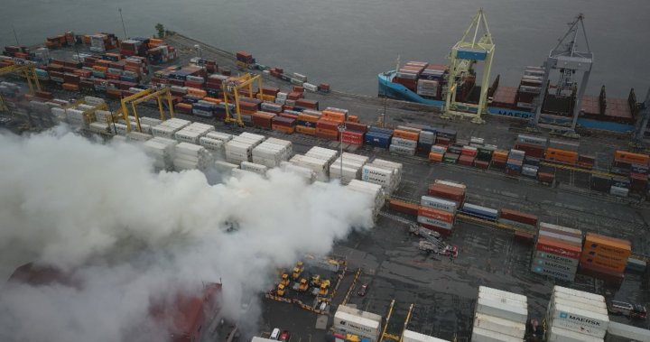 Firefighters battle major blaze involving lithium batteries at Port of Montreal – Montreal [Video]