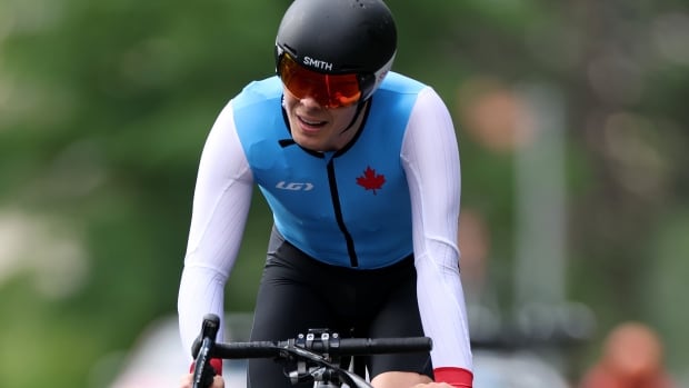 Canadian Para cyclist Nathan Clement successfully defends world title in T1 road time trial [Video]