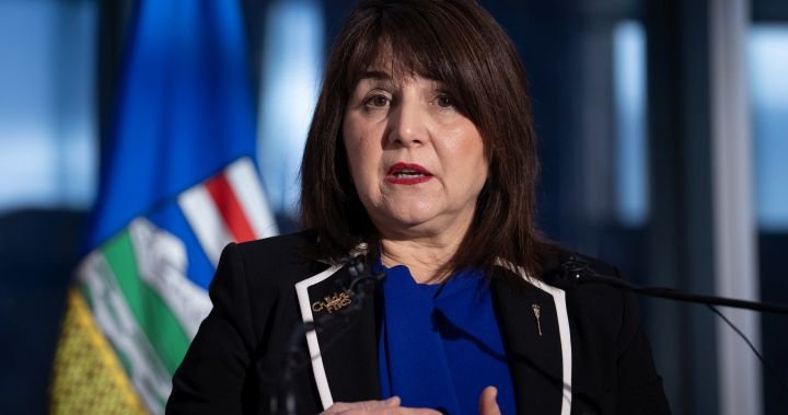 Alberta health minister says more work to do on doctor pay deal [Video]