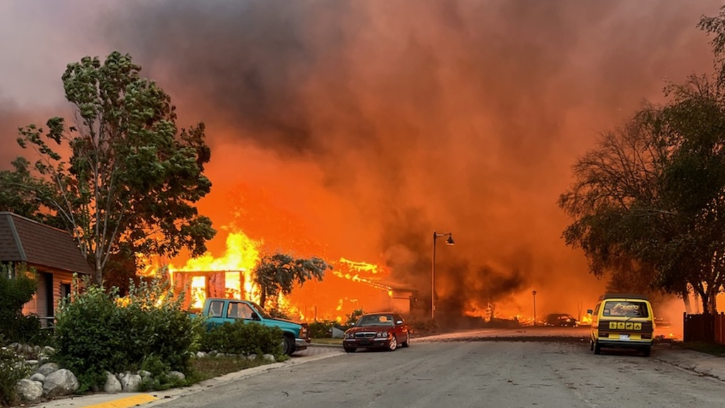 2 evacuees share their stories after the Jasper wildfire [Video]