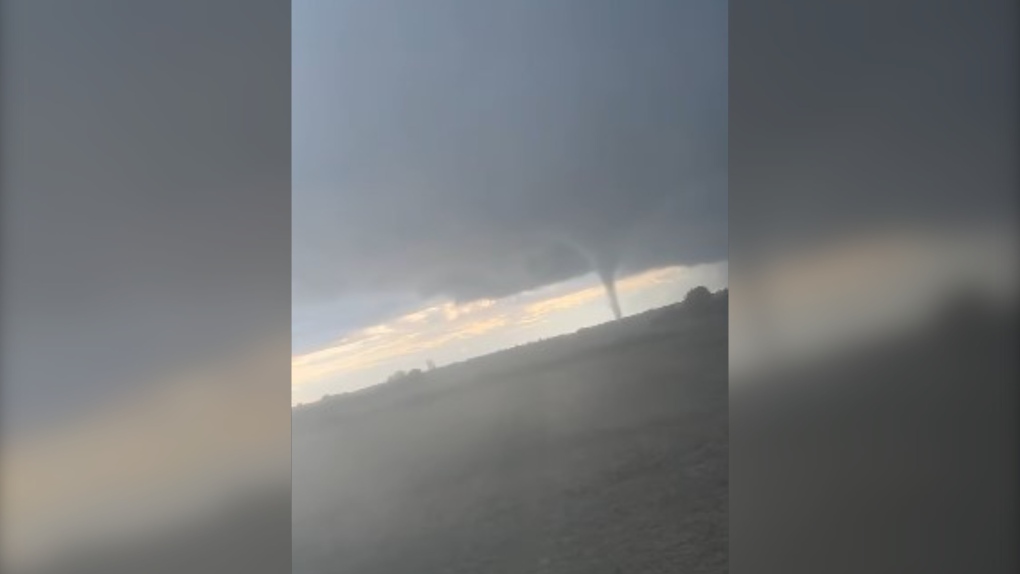 2 possible tornadoes touch down in Quebec [Video]