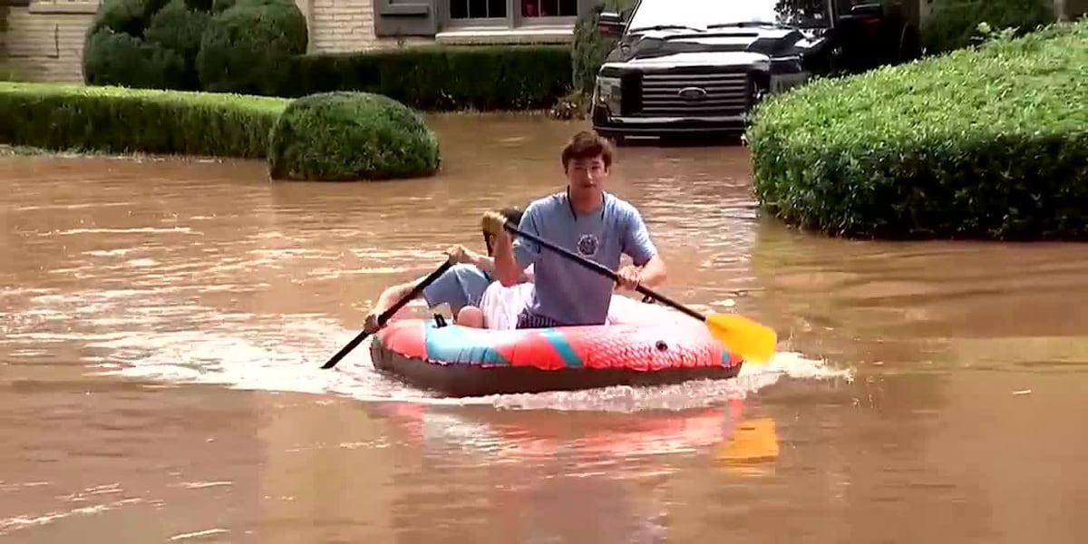 University of Georgia fan uses raft to get friend to Alabama game [Video]