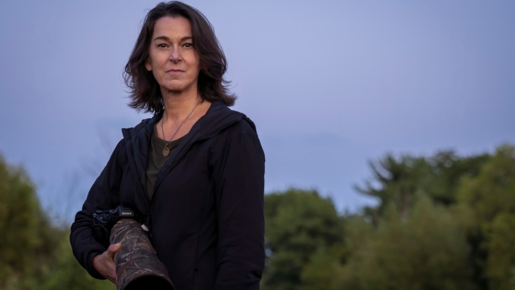 Toronto woman wins bird photographer of the year for photo of 4,000 dead birds [Video]