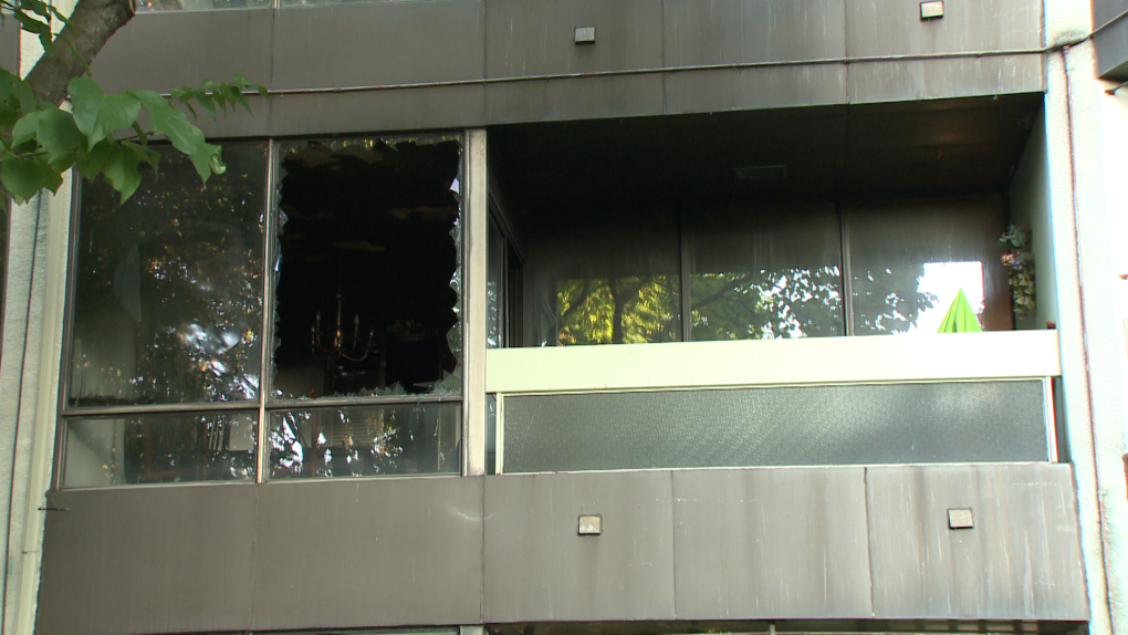 Teen transported to hospital after apartment fire near Mooney’s Bay [Video]