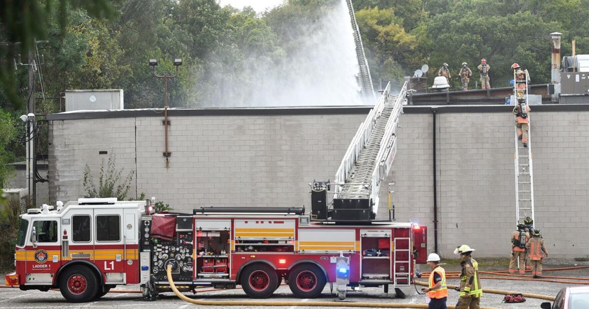 Fire damages west Hamilton sports complex [Video]