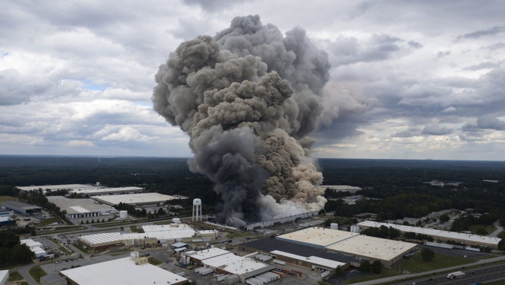 Georgia chemical fire: Thousands sheltering [Video]